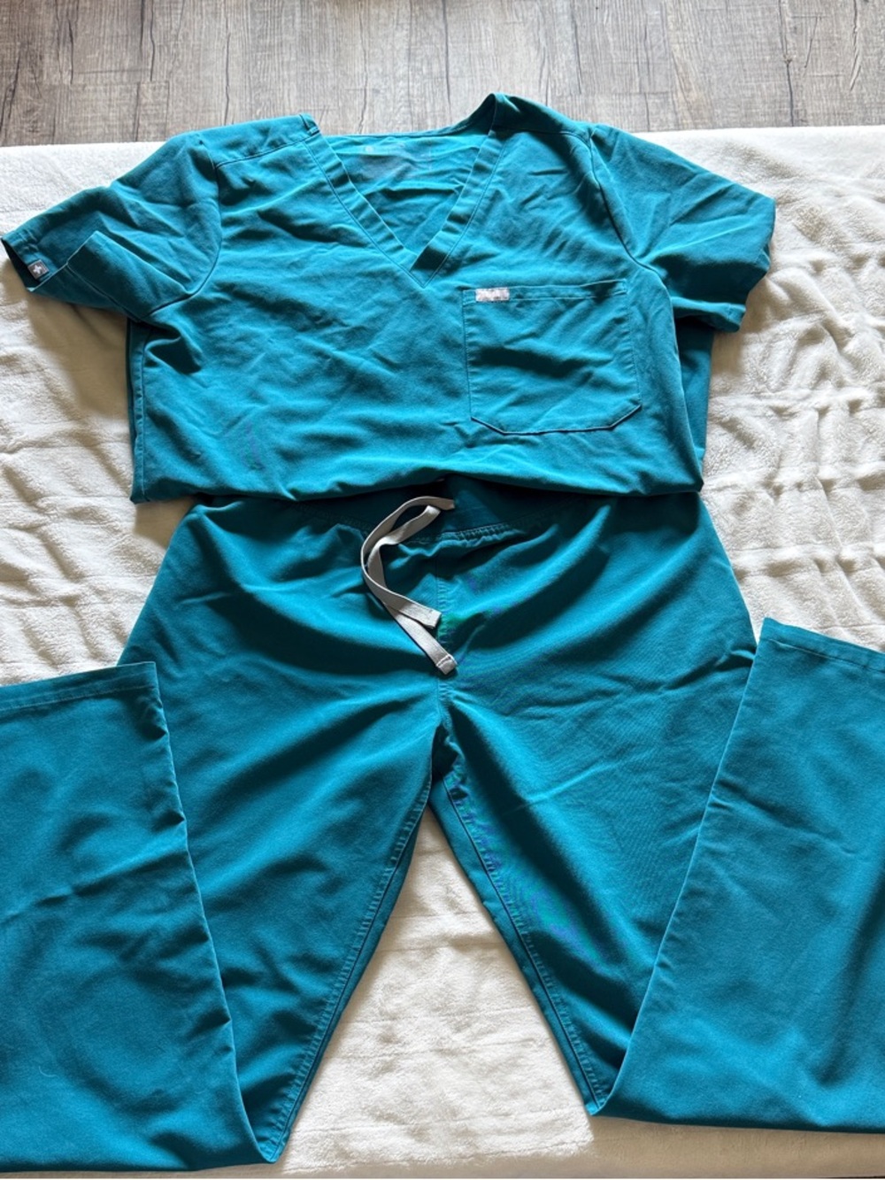 FIGS Women's Teal V-Neck Scrub Top and Drawstring Pants